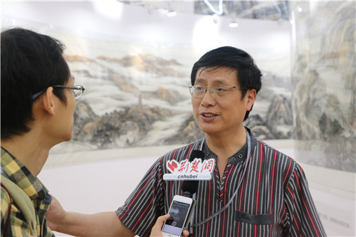 劉鋒接受媒體採訪