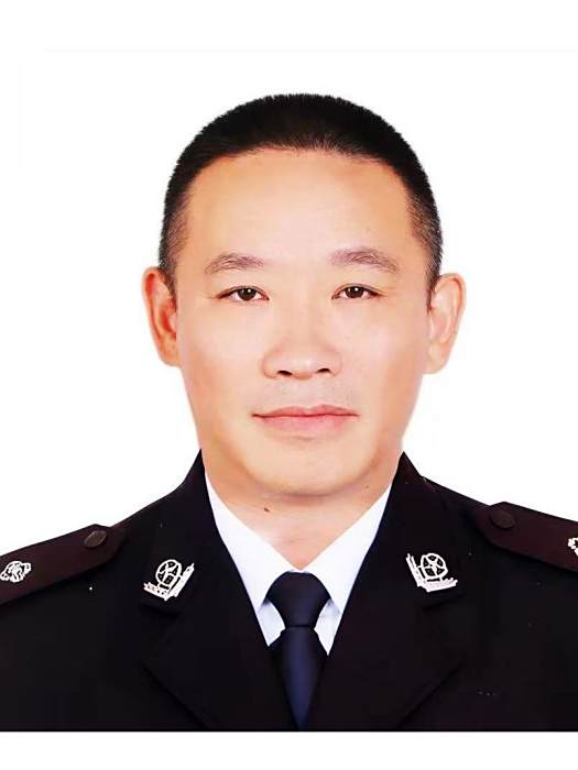 顧全(廣西壯族自治區監獄管理局黨委副書記、政委) 顧全(廣西壯族自治區監獄管理局黨委副書記、政委)