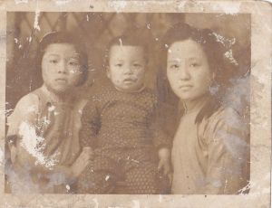 夫人牛廣珍女士和倆個孩子（攝於1949年前）