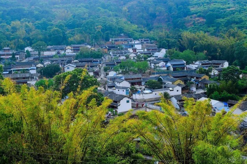 西山村(廣東省興寧市葉塘鎮轄村) 西山村(廣東省興寧市葉塘鎮轄村)