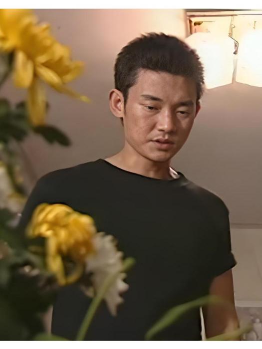 土根(懸疑劇《紅色康乃馨》中的角色) 土根(懸疑劇《紅色康乃馨》中的角色)
