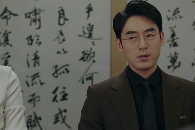 尹世雄(浪漫愛情劇《愛的迫降》中的角色) 尹世雄(浪漫愛情劇《愛的迫降》中的角色)
