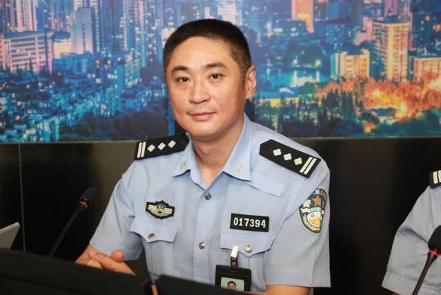 李捷(武漢市礄口區交通大隊車管中隊副中隊長) 李捷(武漢市礄口區交通大隊車管中隊副中隊長)