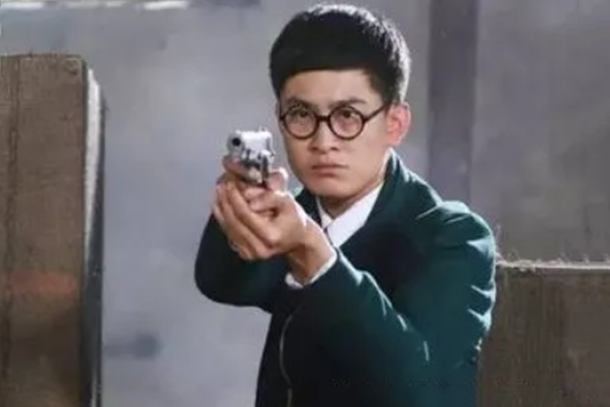 許松(電視劇《終極使命》中的角色,由孟蔚飾演) 許松(電視劇《終極使命》中的角色,由孟蔚飾演)