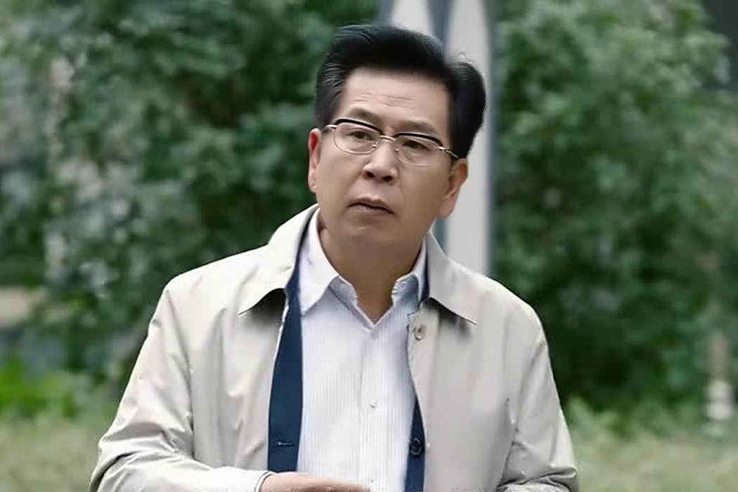 宋光明(電視劇《加油吧實習生》中的角色,宋暖的父親) 宋光明(電視劇《加油吧實習生》中的角色,宋暖的父親)