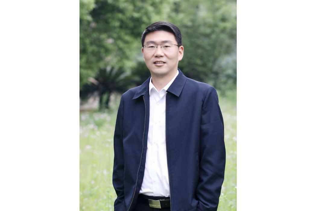 張銳(三峽大學黨委常委、黨委宣傳部部長兼黨委教師工作部部長)