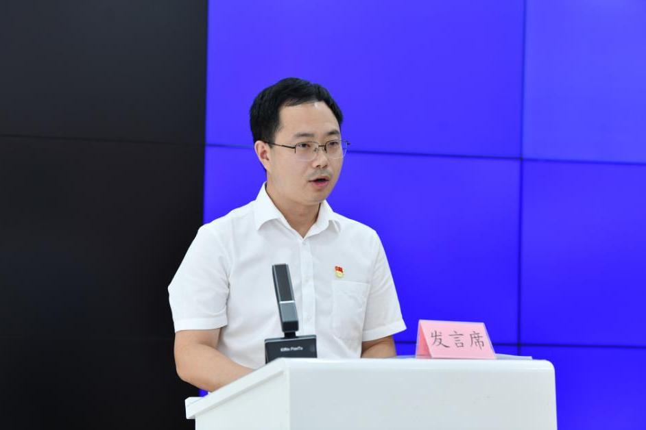 楊鵬飛(福建省工信廳裝備工業處處長) 楊鵬飛(福建省工信廳裝備工業處處長)