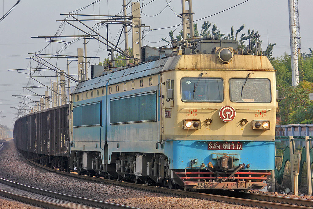 韶山4改型6111號機車牽引列車在石德鐵路