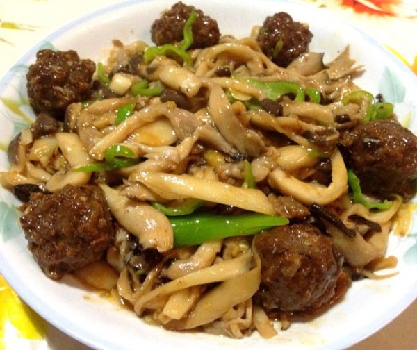 蘑菇炒肉丸