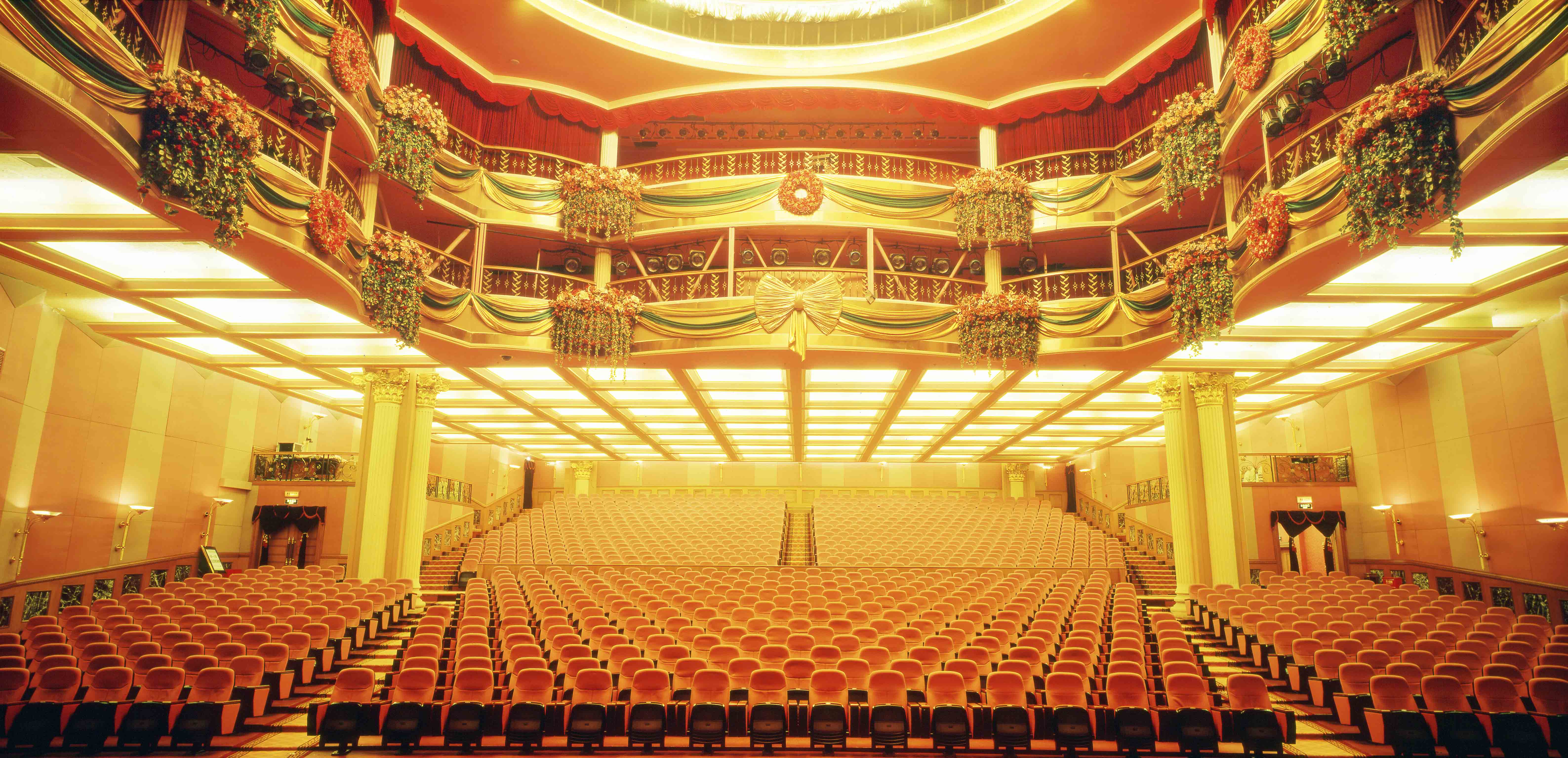 金色歌劇院