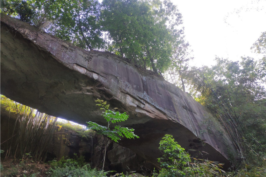 天生橋(瀘州市江陽區黃艤鎮羅灣村景點) 天生橋(瀘州市江陽區黃艤鎮羅灣村景點)