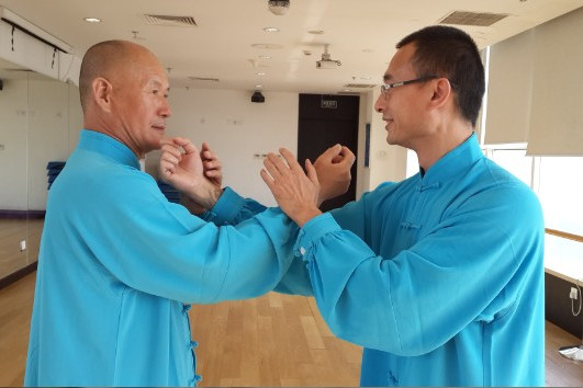 黐手粘打 黐手粘打
