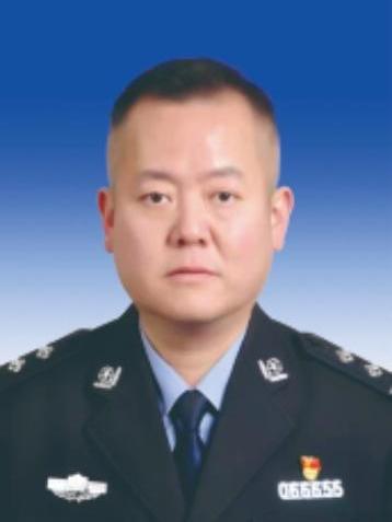 吳昊(四川省涼山彝族自治州木里藏族自治縣人民政府副縣長、縣公安局黨委書記、局長、一級警長) 吳昊(四川省涼山彝族自治州木里藏族自治縣人民政府副縣長、縣公安局黨委書記、局長、一級警長)