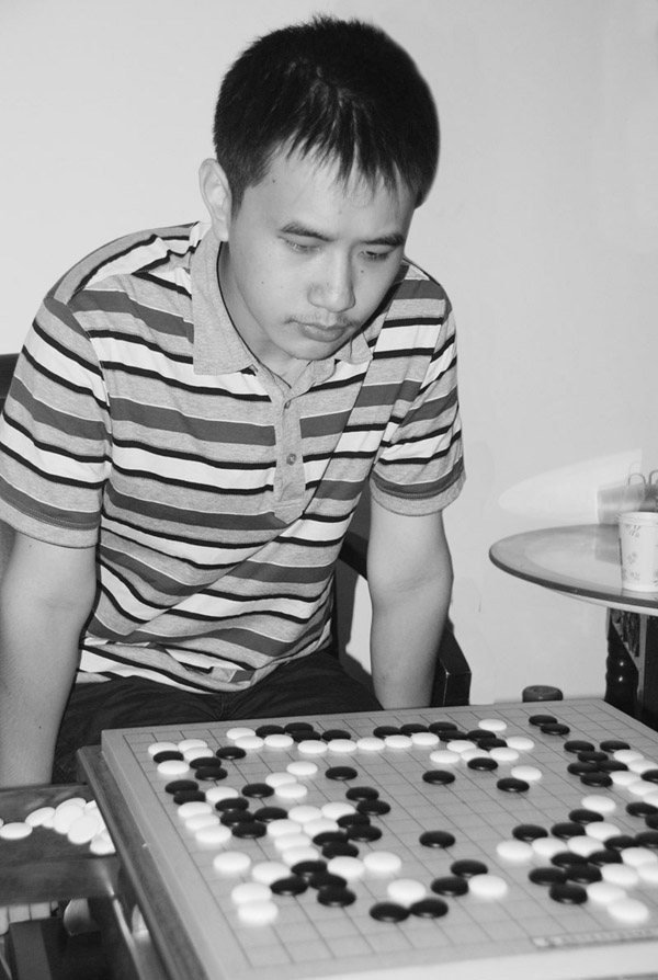 圍棋專業初段盧天聖