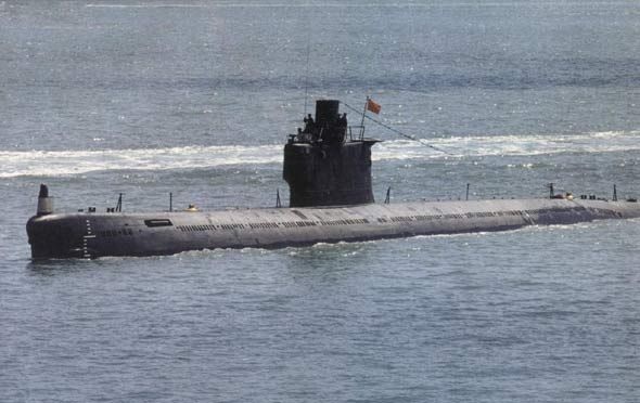 033型潛艇-艇艏/指揮台圍殼前下部/艇艉