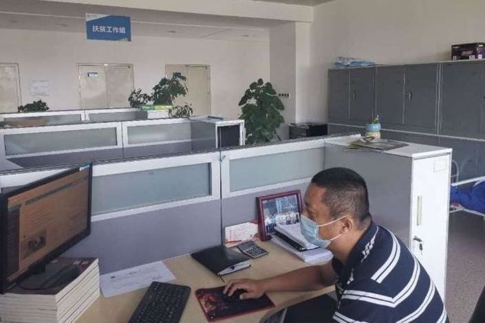 周立軍(中國移動新疆公司計畫建設部扶貧工作組組長) 周立軍(中國移動新疆公司計畫建設部扶貧工作組組長)