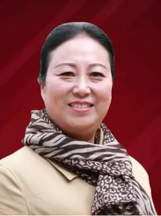 陳小靜(第十四屆全國人大代表,浙江省永嘉縣岩坦鎮源頭村黨總支書記、 村委會主任) 陳小靜(第十四屆全國人大代表,浙江省永嘉縣岩坦鎮源頭村黨總支書記、 村委會主任)