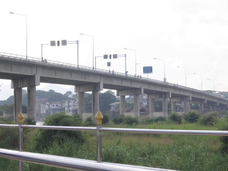 橫跨Moei河連線泰國和緬甸的友誼大橋