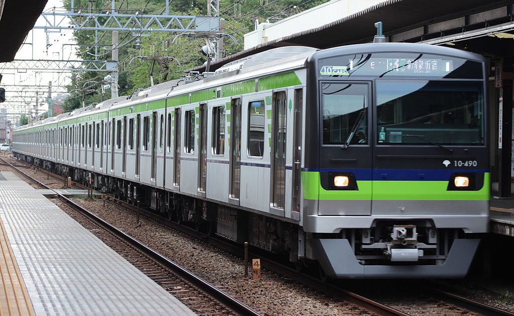 10-300形10-490F列車