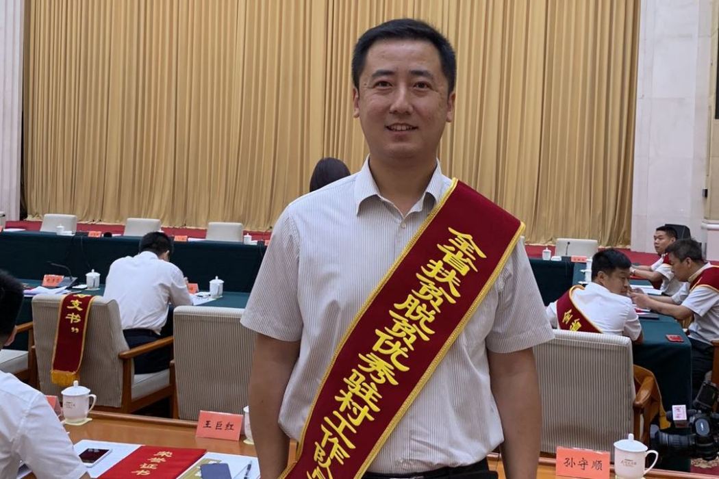 張萌(河北省稅務局駐康保縣蒙古旗桿村工作隊員) 張萌(河北省稅務局駐康保縣蒙古旗桿村工作隊員)