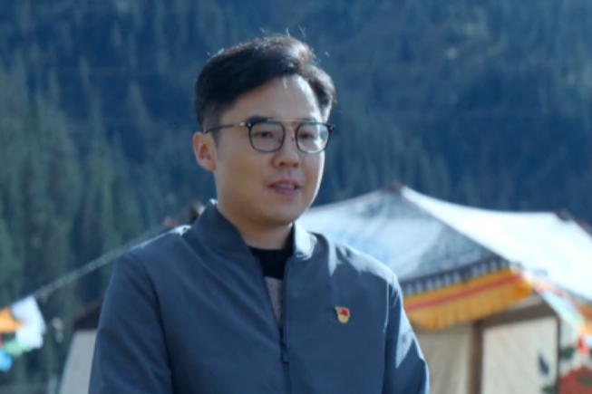 王洋(脫貧攻堅題材電影《我來自北京之瑪尼堆的秋天》中的角色) 王洋(脫貧攻堅題材電影《我來自北京之瑪尼堆的秋天》中的角色)