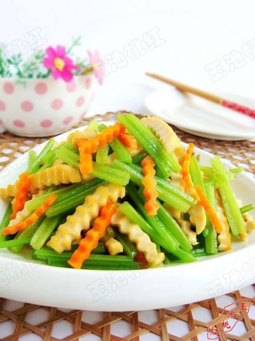 小芹菜炒香乾 小芹菜炒香乾