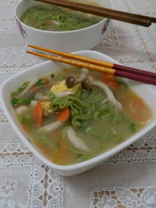 魚湯菠菜面 魚湯菠菜面