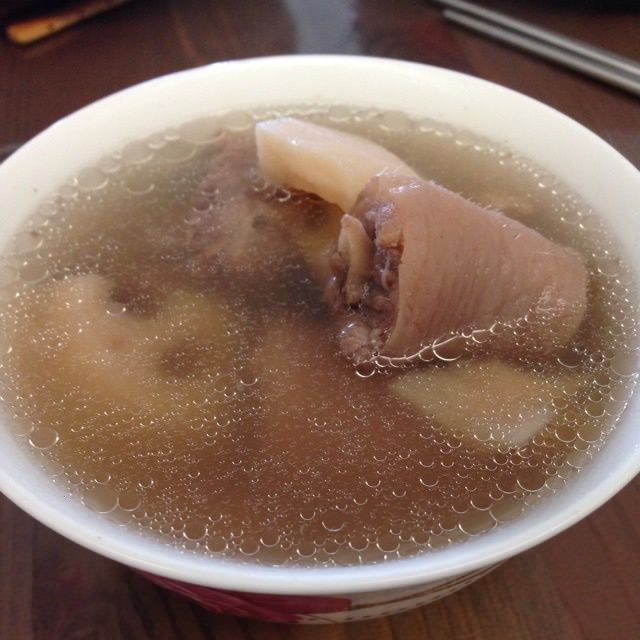 蓮藕豬尾骨湯