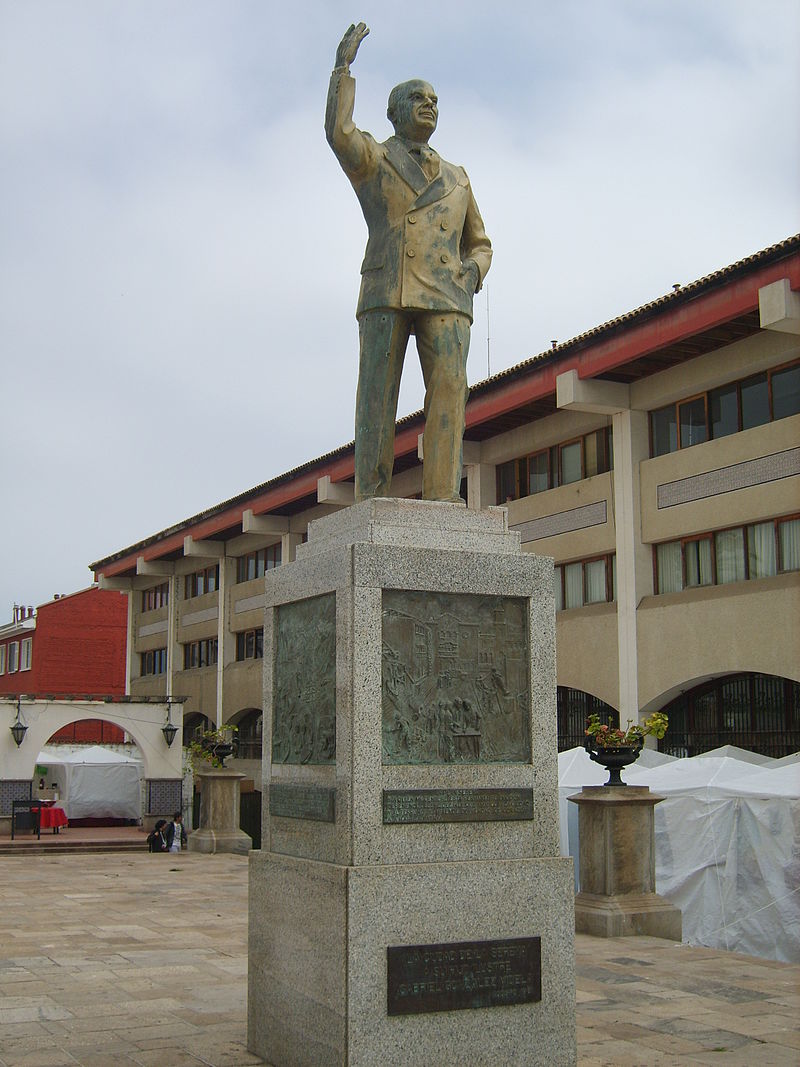 拉塞雷納市岡薩雷斯·魏地拉總統的雕像