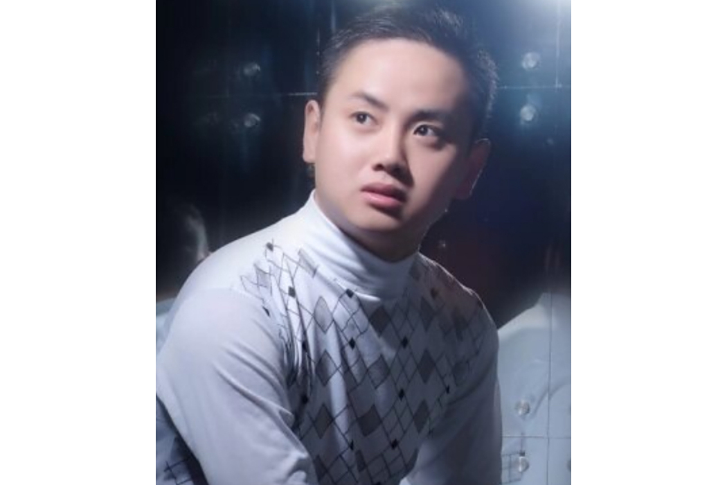 何東(安慶市藝術二級演員) 何東(安慶市藝術二級演員)