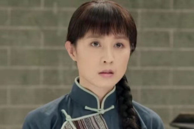 周金鳳(戰爭劇《騾子和金子》中的虛構角色) 周金鳳(戰爭劇《騾子和金子》中的虛構角色)