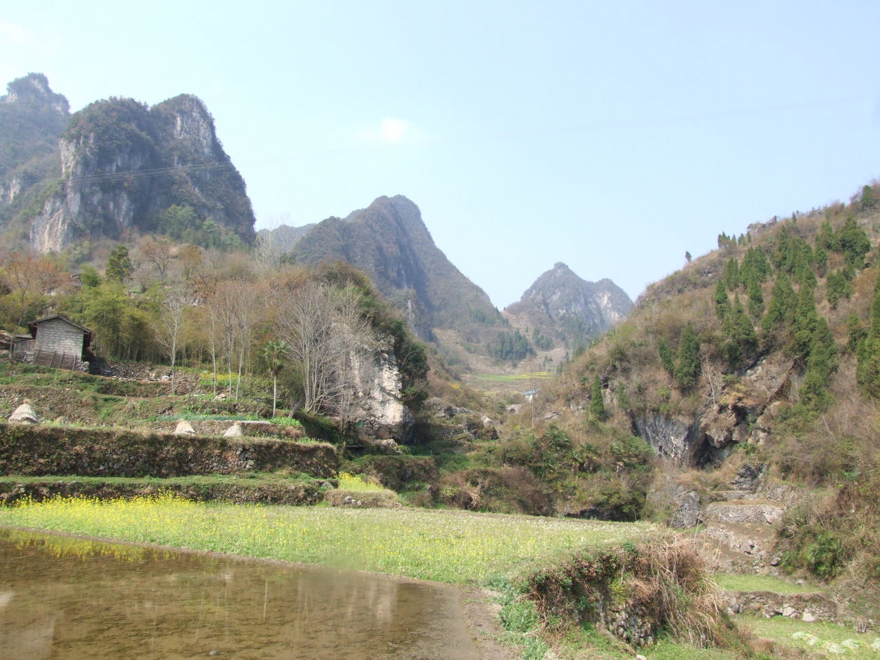 遠望嫦娥奔月山