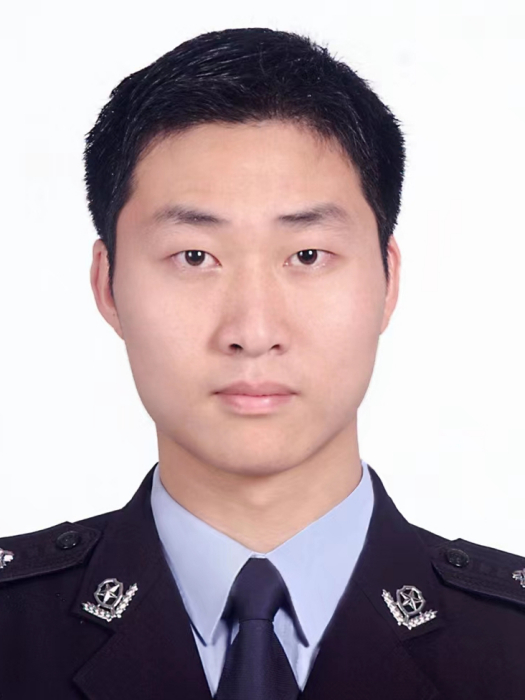 楊松(湖北省恩施土家族苗族自治州利川市公安局黨委委員、副政委、一級警長) 楊松(湖北省恩施土家族苗族自治州利川市公安局黨委委員、副政委、一級警長)