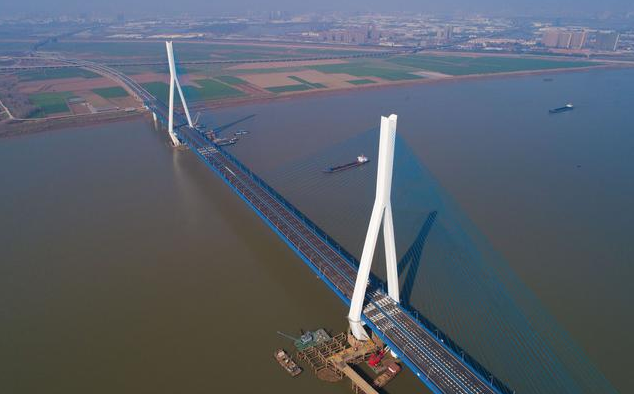 沌口長江大橋位於中國湖北省武漢市西南部