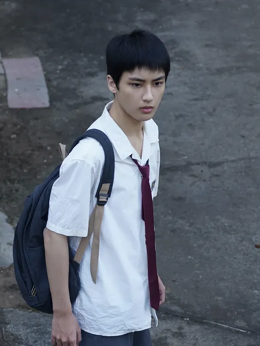 小海(電影《紅色衝浪板》中由邊程飾演的角色) 小海(電影《紅色衝浪板》中由邊程飾演的角色)