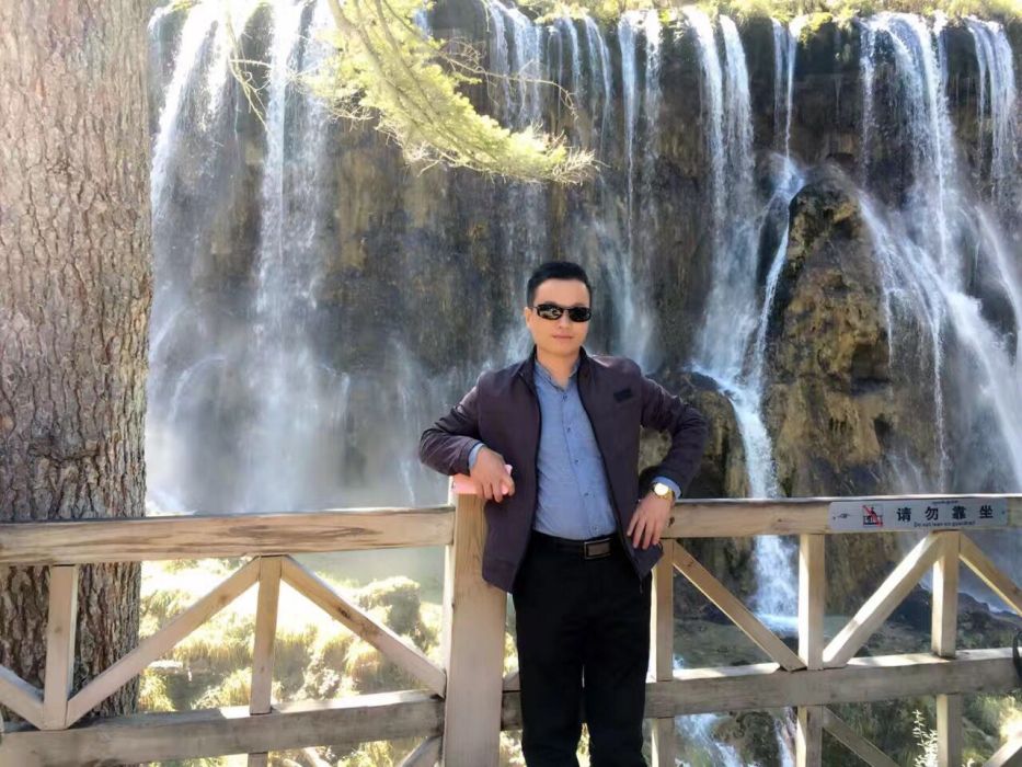 洛桑扎西(內地男歌手) 洛桑扎西(內地男歌手)