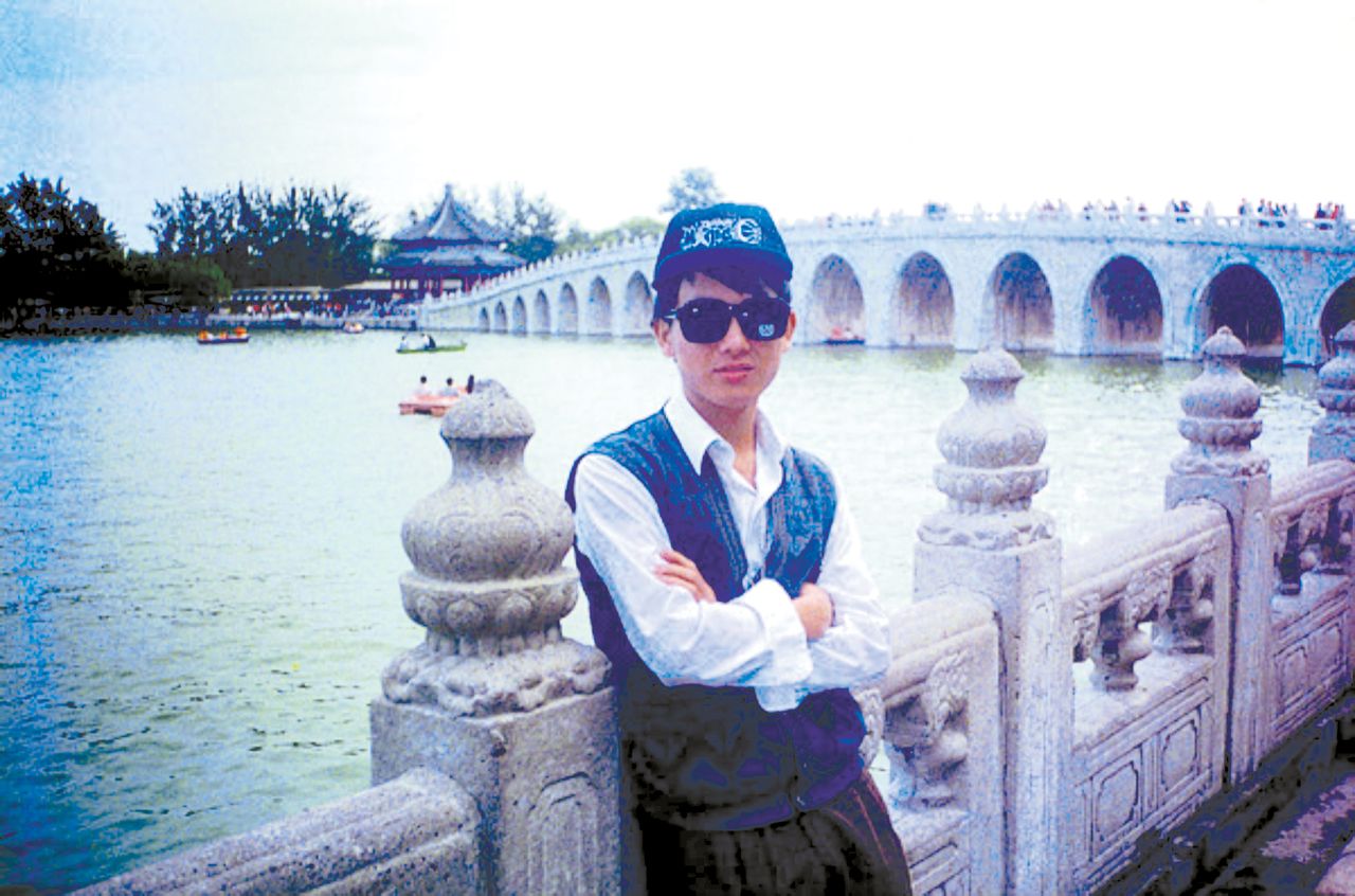 1996年8月，在北京頤和園。