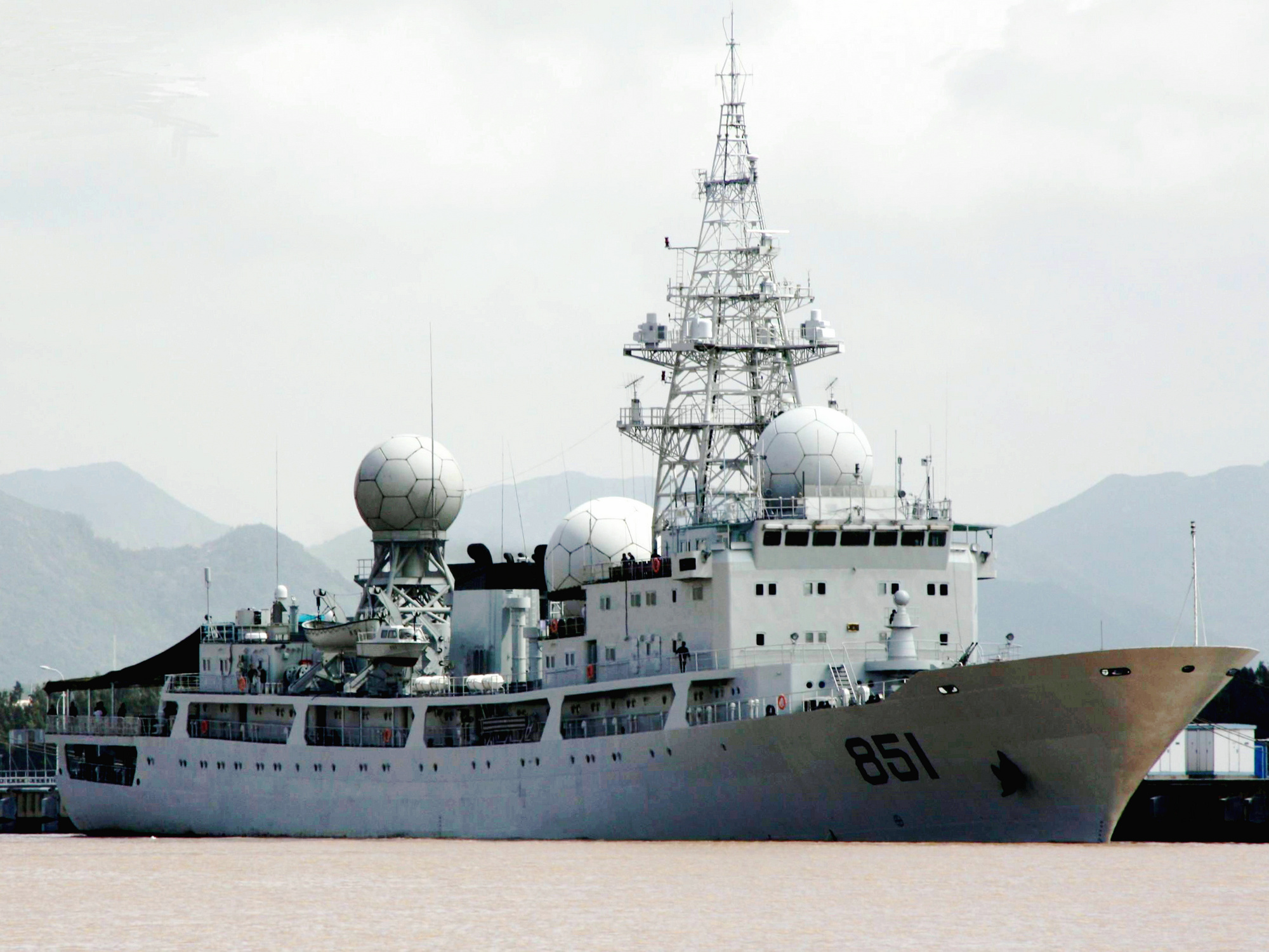 中国新电子侦察船“亮相” 强化信息化作战能力