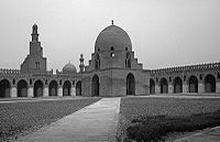 建於879年伊本·圖倫清真寺