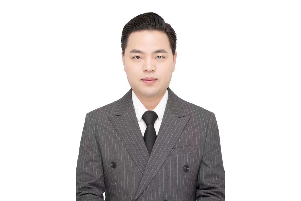 喬鵬(龍行教育集團創始人) 喬鵬(龍行教育集團創始人)