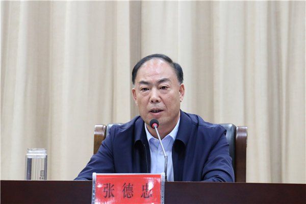 張德忠(山東省棗莊市人大教育科學文化衛生委員會副主任委員) 張德忠(山東省棗莊市人大教育科學文化衛生委員會副主任委員)
