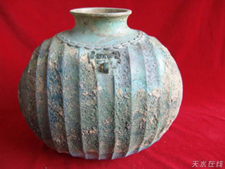 青銅繭形壺