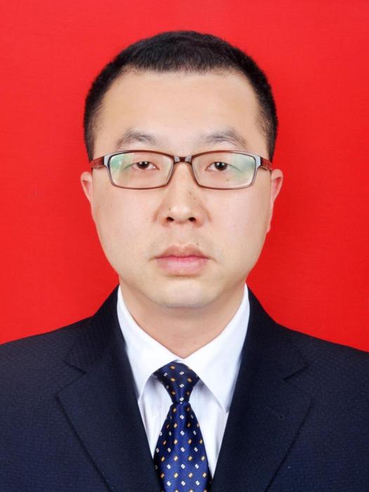 劉江(四川省彭州市行政審批局黨組成員、市政務服務中心主任)