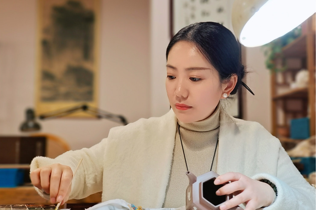 張恆(助理工藝美術師、無錫市技術能手) 張恆(助理工藝美術師、無錫市技術能手)