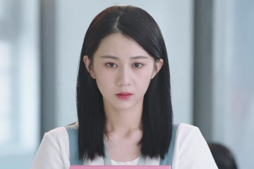 安美(網路微短劇《跨越世界來見你》中的女主角) 安美(網路微短劇《跨越世界來見你》中的女主角)