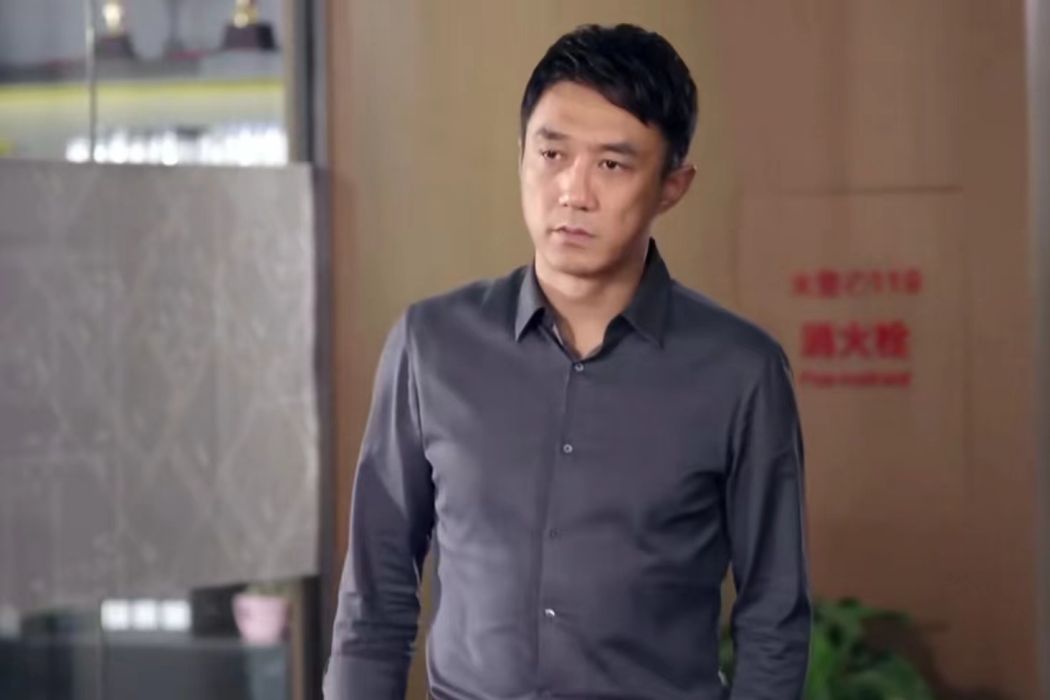 邱鵬飛(都市情感劇《背著奶奶進城》中的角色) 邱鵬飛(都市情感劇《背著奶奶進城》中的角色)