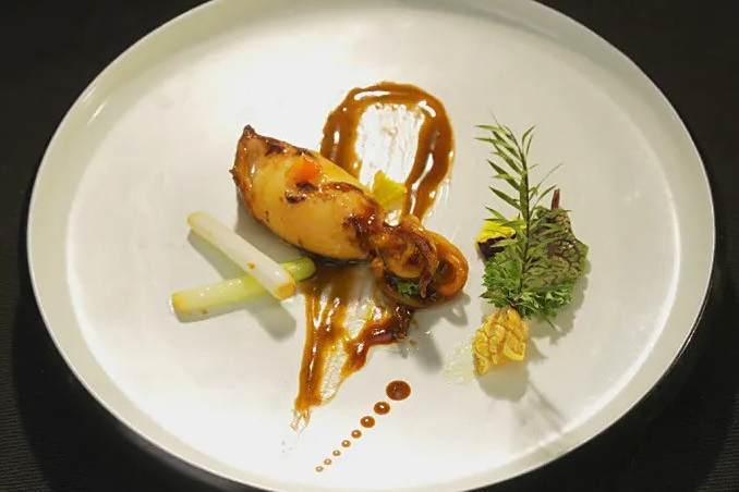 香煎魷魚筒(桂菜特色名菜,廣西獨有的海鮮美食) 香煎魷魚筒(桂菜特色名菜,廣西獨有的海鮮美食)