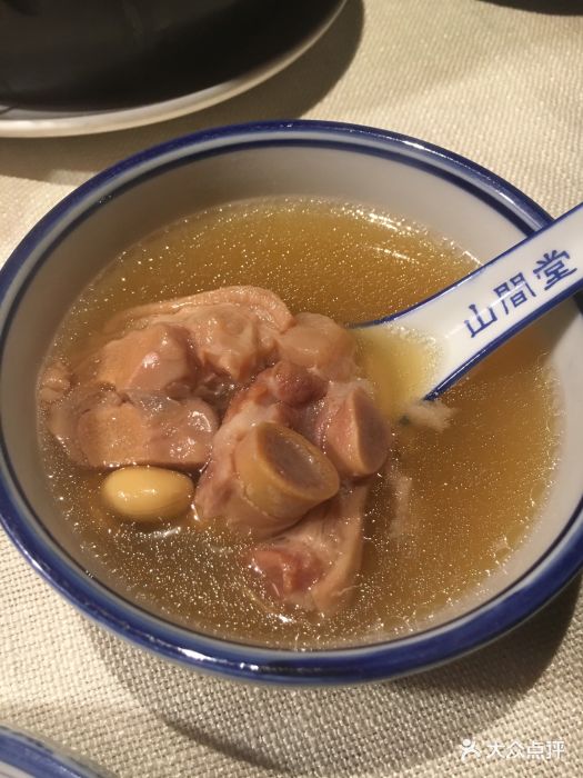 豬腳黃豆煨湯
