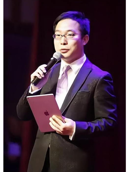 梁川(青年導演,編劇,製片人) 梁川(青年導演,編劇,製片人)