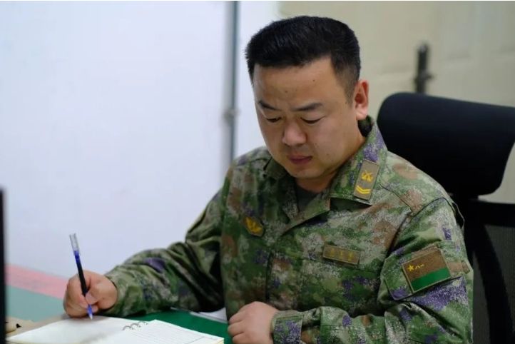 喬軍偉(第73集團軍某陸航旅場站炊事班班長) 喬軍偉(第73集團軍某陸航旅場站炊事班班長)